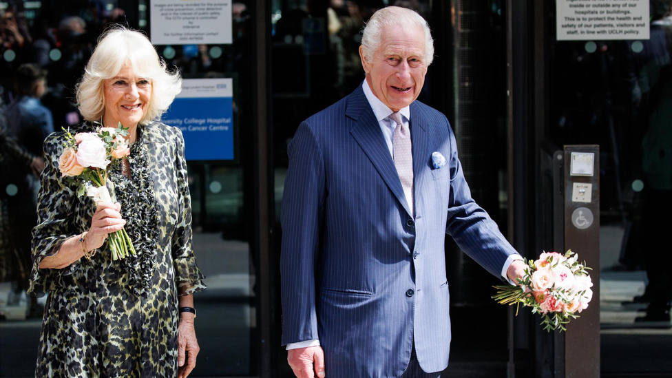 El Rey Carlos III y la Reina Camila visitan un centro oncológico en Londres