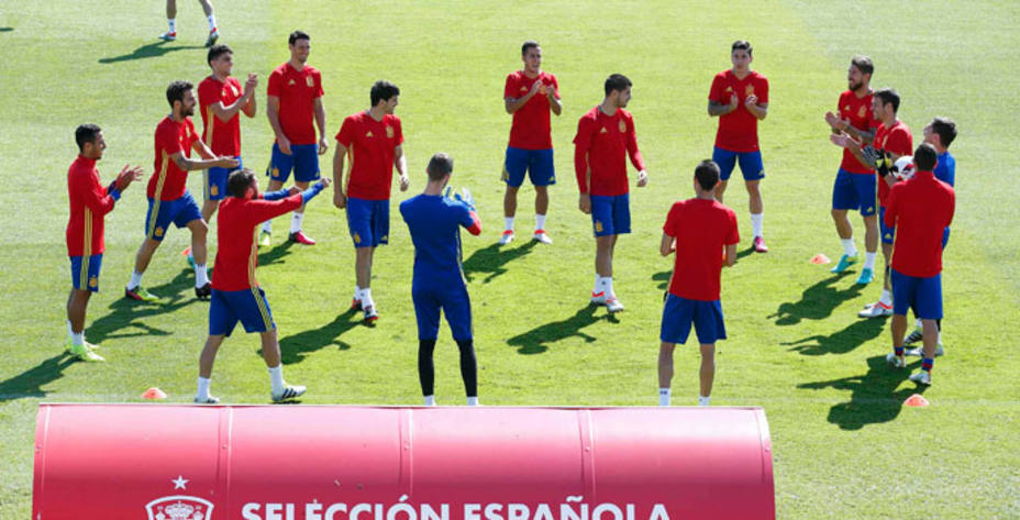 España realizó en Ré su último entrenamiento antes de enfrentarse a Italia. Reuters.