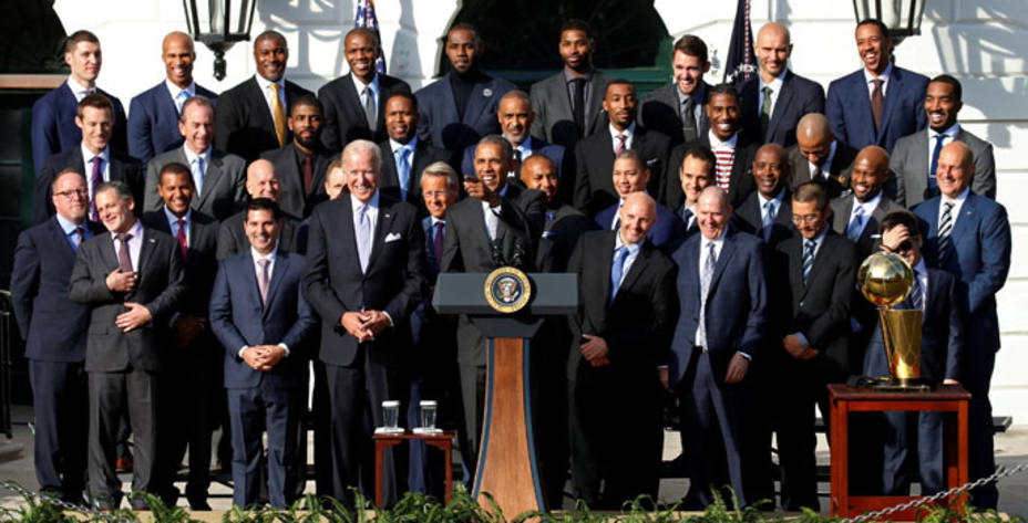 Obama cumplió con la tradición de recibir en la Casa Blanca al campeón de la NBA. Reuters.