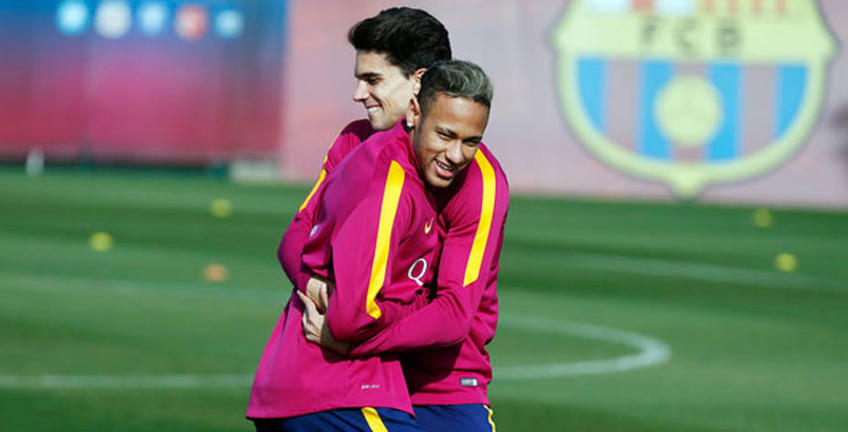 Neymar y Bartra, en el entrenamiento de este lunes. fcbarcelona.es
