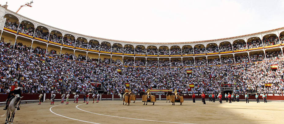 Mayores y jóvenes podrán renovar sus abonos para la temporada 2013 en Las Ventas. ARCHIVO