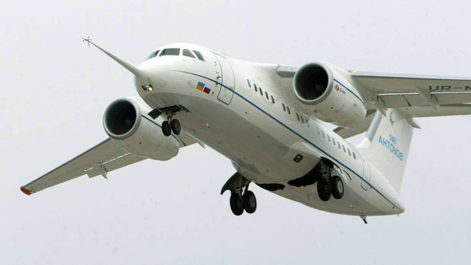 Se estrella un avión con 71 personas a bordo a las afueras de Moscú