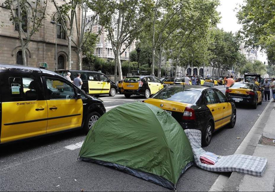 Los taxistas de Barcelona trabajarán un día gratis en septiembre para compensar las molestias por la huelga