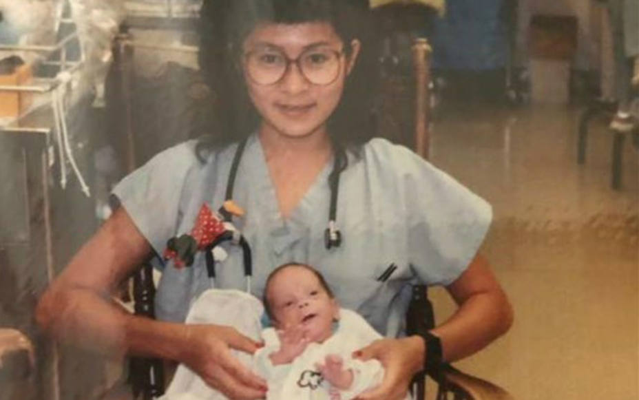 Una enfermera y un bebé prematuro al que salvó la vida: 28 años después se reencuentran en el trabajo