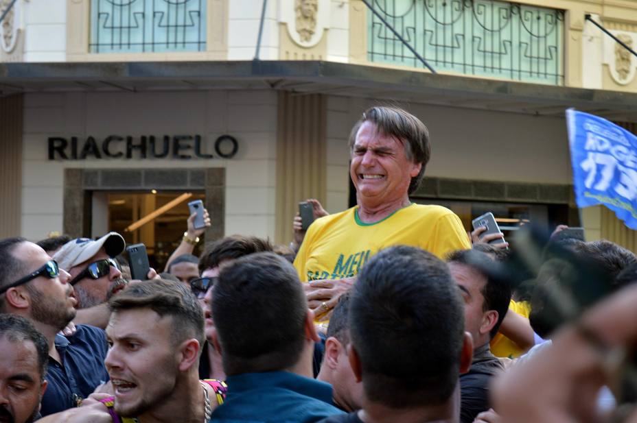 El candidato ultraderechista Jair Bolsonaro, apuñalado en Brasil
