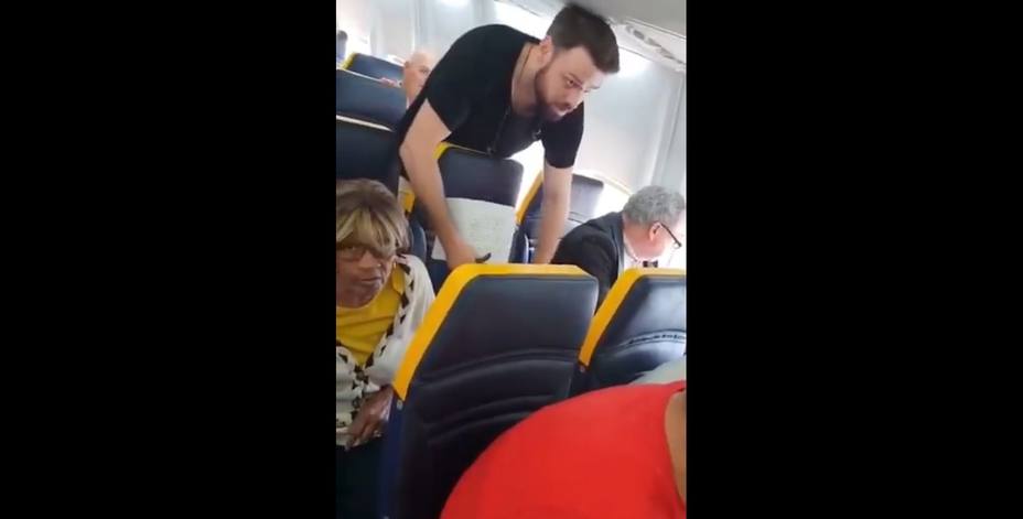Brutal ataque racista durante un vuelo de Ryanair: “No quiero sentarme junto a tu fea cara”