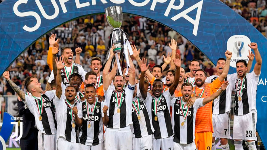 La Juventus, con Cristiano, levanta el título de Supercampeón de Italia (@juventusfc)