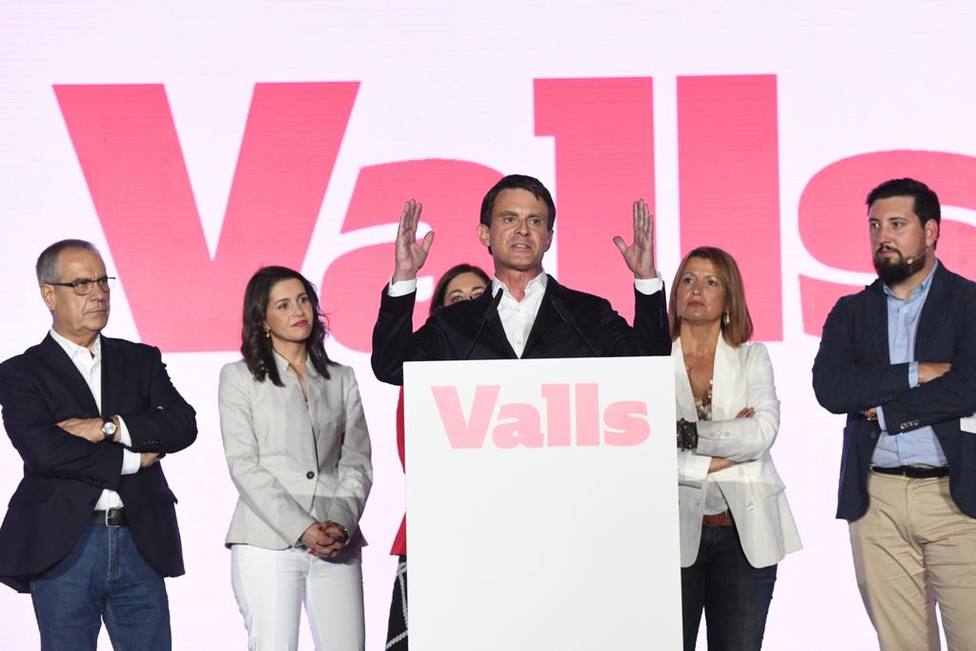 Valls carga contra la decadencia que representa Maragall y le reta a un cara a cara