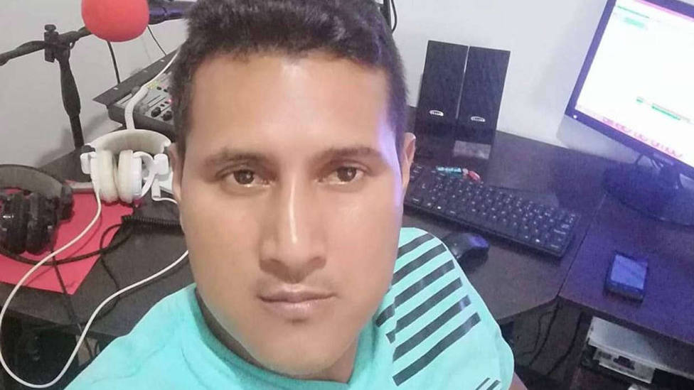 Asesinado un periodista colombiano mientras trabajaba en una emisora de radio