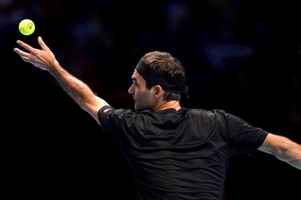 Tenis/Finales.- Federer mantiene sus opciones y Thiem se mete en semifinales a costa de Djokovic