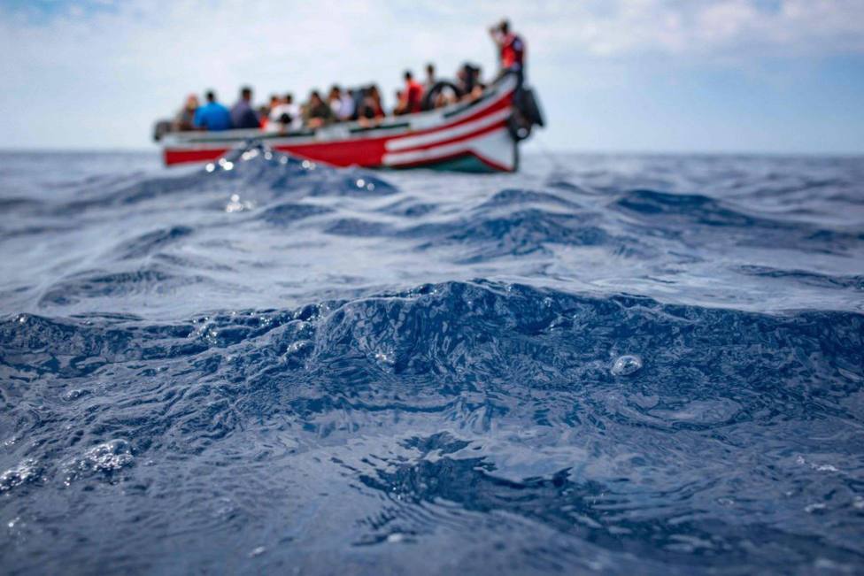Rescate de una patera con 17 migrantes a bordo, entre ellos una embarazada, al sur de Gran Canaria