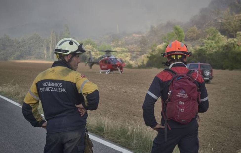 Varios incendios siguen activos en Zamora, Navarra y Cataluña y cientos de vecinos desalojados por las llamas
