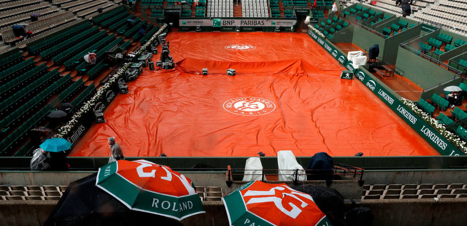 La lluvia impidió el desarrollo normal de la jornada en Roland Garros. REUTERS