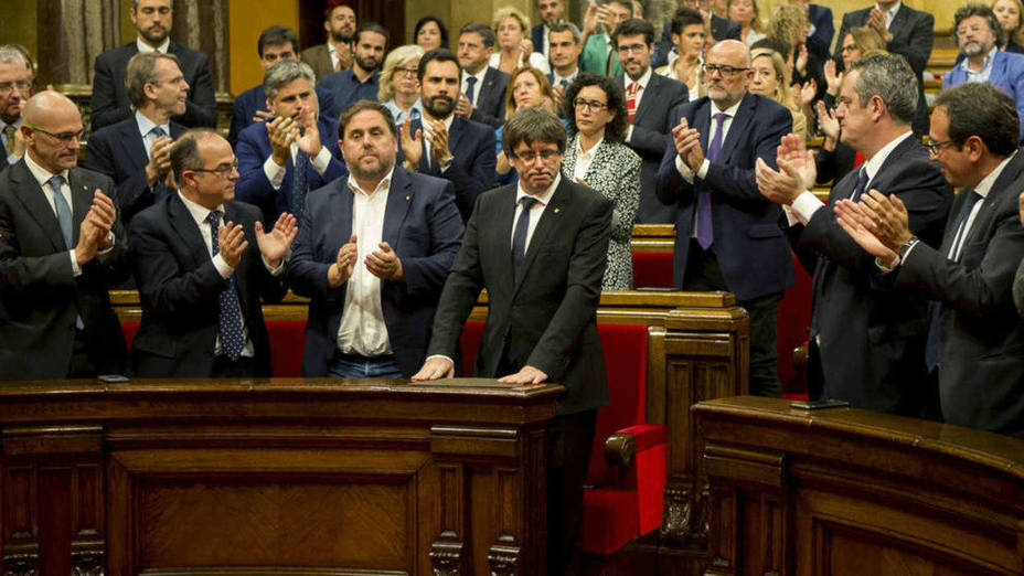 Los miembros del Gobierno de Cataluña en el Parlamento regional.