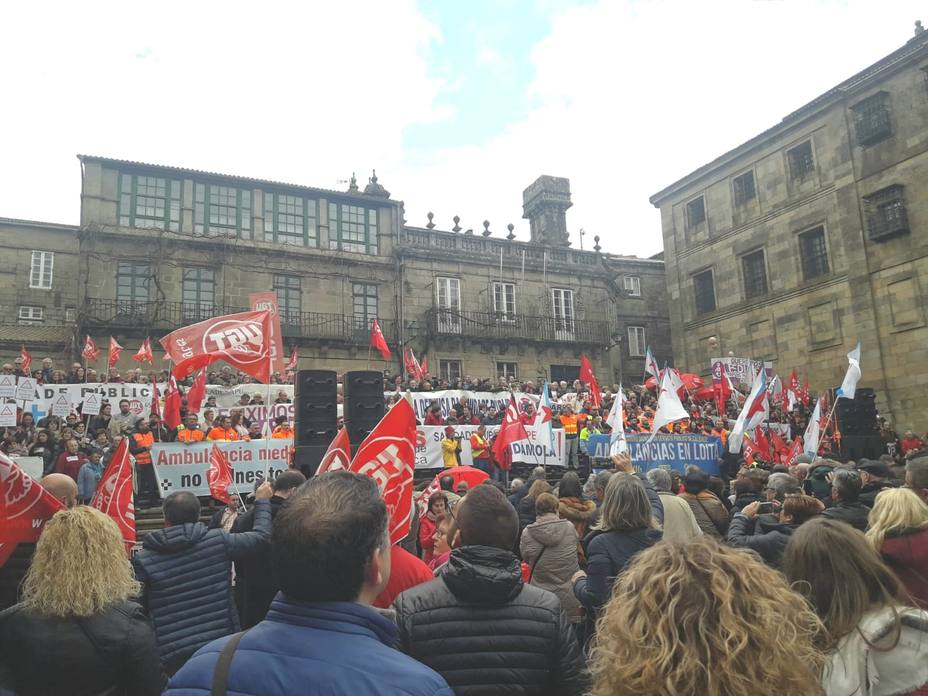 Miles de personas claman en Santiago en contra los recortes y la privatización de la sanidad gallega