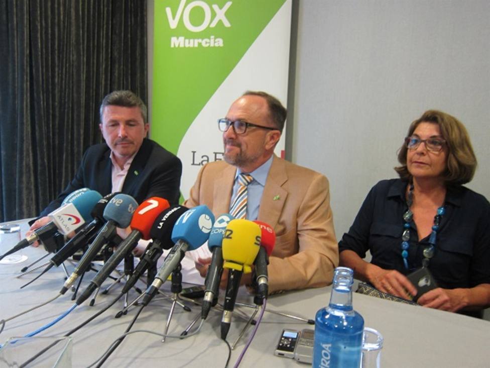Vox propone un acuerdo a Cs y PP para desbloquear el Gobierno de Murcia