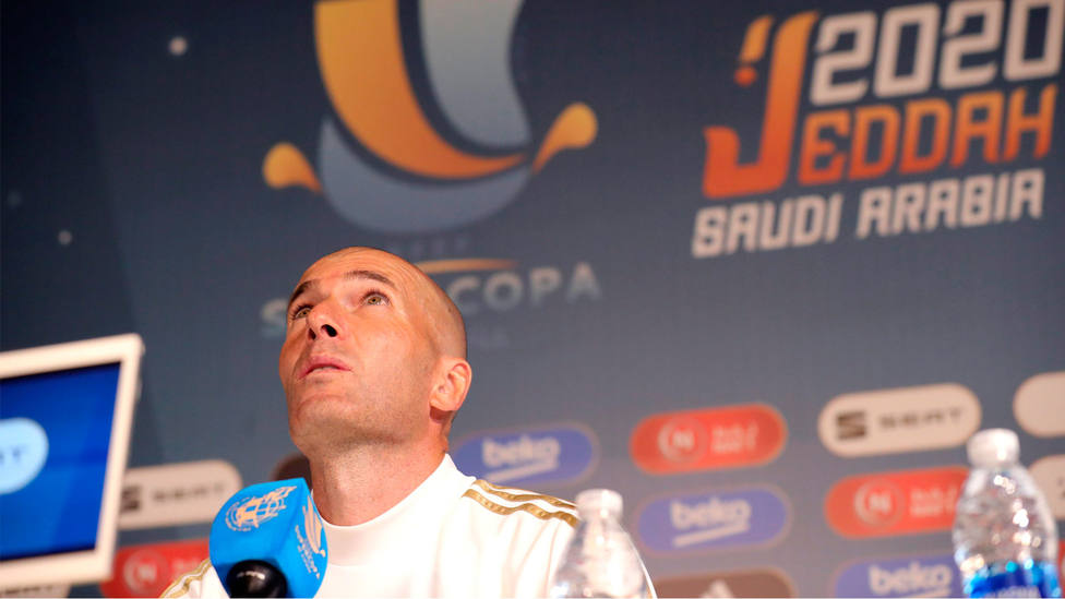Zidane, en rueda de prensa en Arabia Saudí. EFE