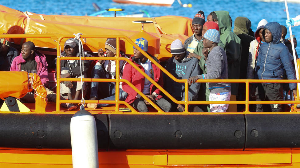 Salvamento Marítimo socorre a 45 inmigrantes que llegaban en cayuco a Gran Canaria