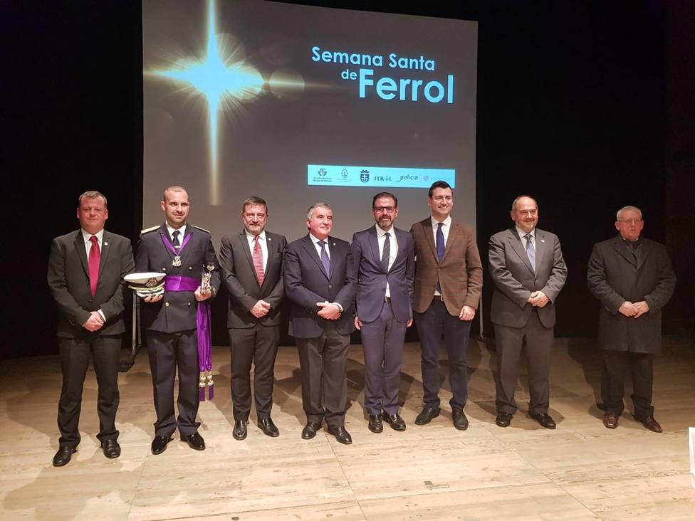 Representantes de la Junta de Cofradías con el alcalde de Ferrol en Valladolid - FOTO: Concello de Ferrol