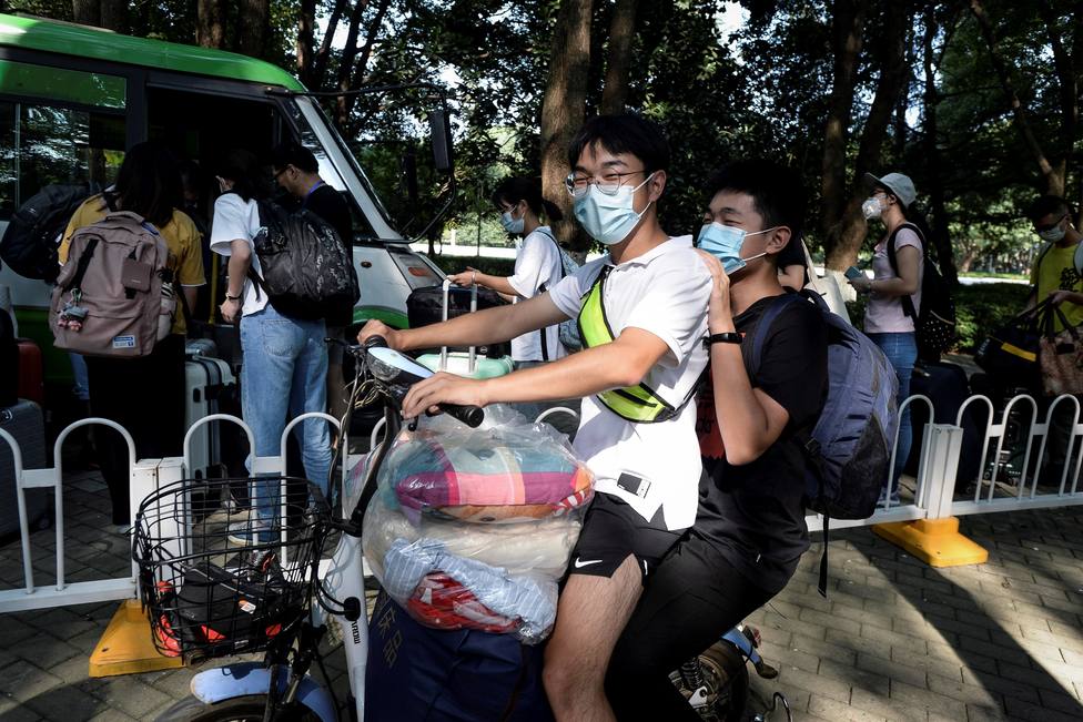 China encadena 15 días sin contagios locales y registra 17 casos importados