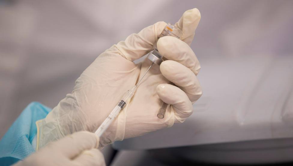 España acelera el ritmo de vacunación e inyecta en un solo día 242.485 dosis
