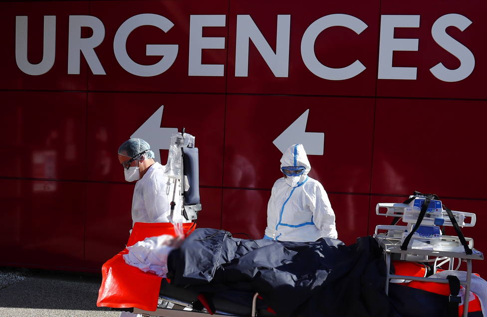 Aumenta la presión en los hospitales de Francia y supera ya los 30.000 hospitalizados por covid-19