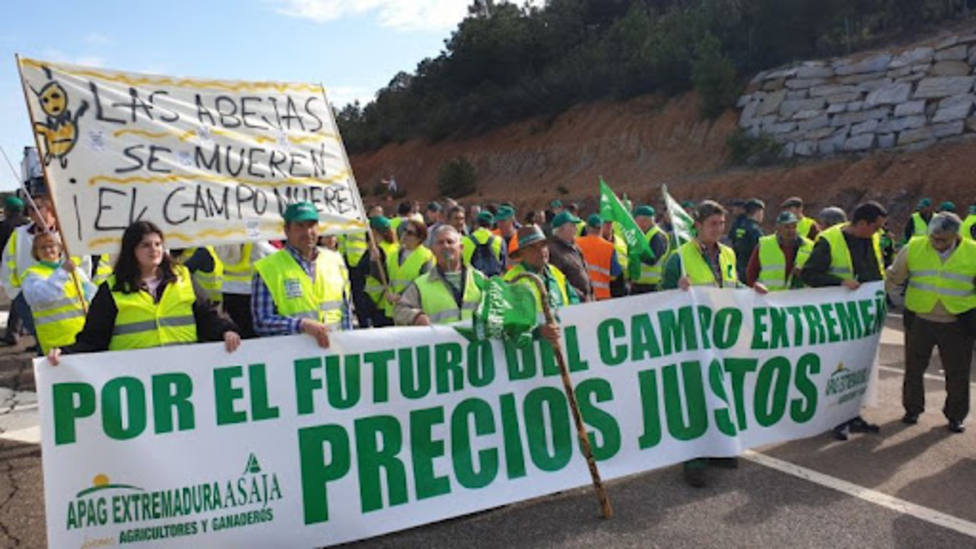 Manifestación de agricultores y ganaderos en Extremadura. APAG Extremadura ASAJA