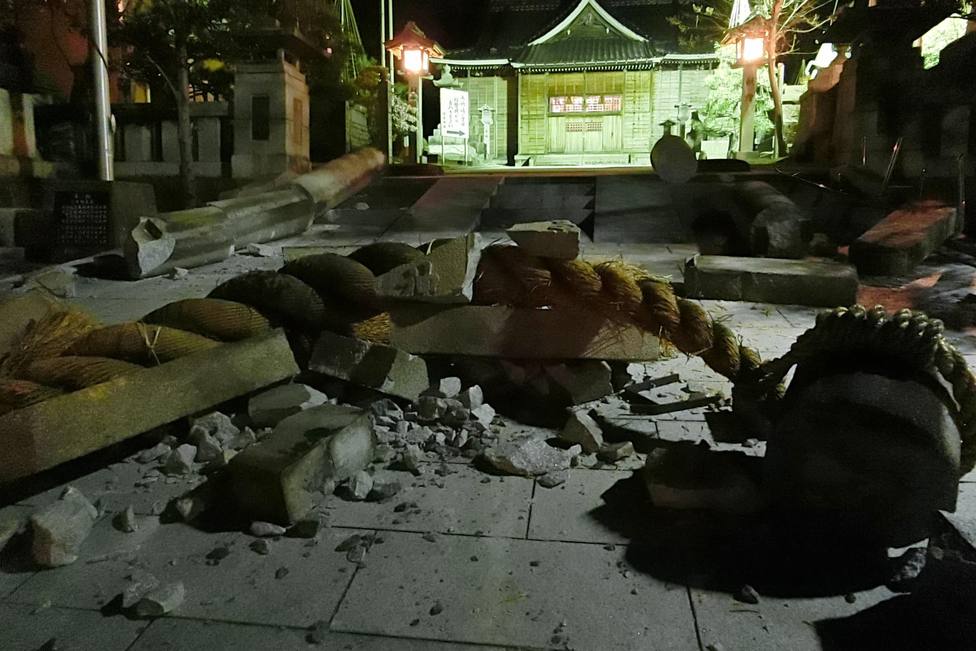 Vista de los daños en el Santuario Onohiyoshi tras un fuerte terremoto en Kanazawa