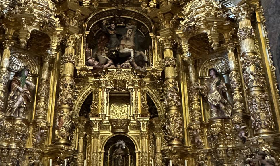 Devuelven el esplendor al icónico retablo barroco de Santiago el Mayor en Calahorra