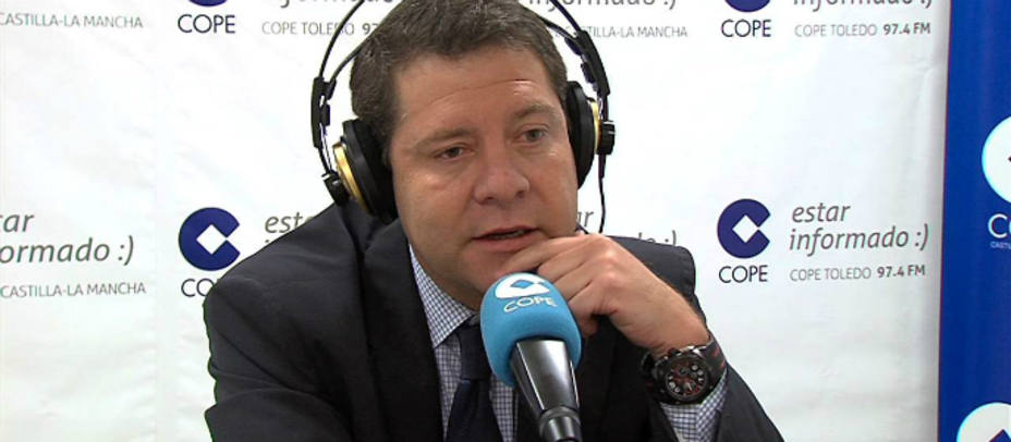 Emiliano García Page, presidente de Castilla-La Mancha, en el estudio de COPE Toledo.