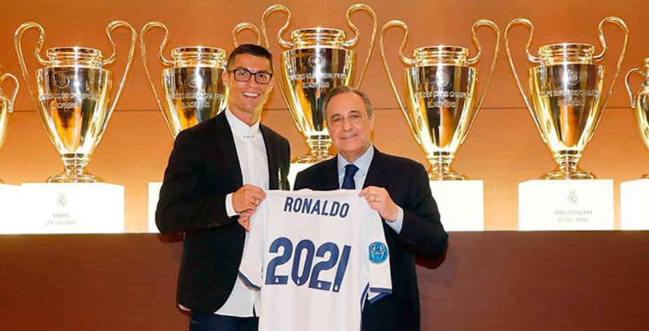 Cristiano Ronaldo firmó su ampliación de contrato con el Real Madrid (FOTO - realmadrid.com)