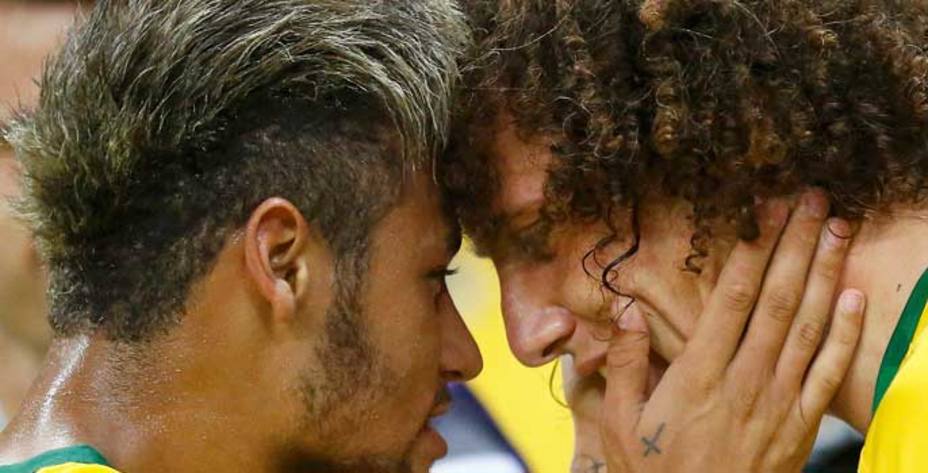 Neymar y David Luiz en el partido que enfrentó a Brasil y Colombia. Reuters.