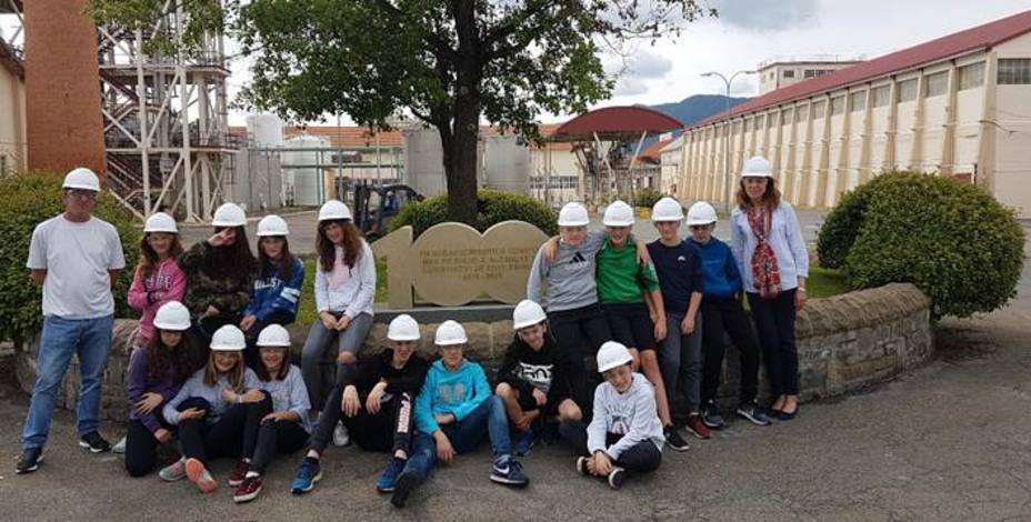 Alumnos del colegio Río Aragón en su visita a Ercros