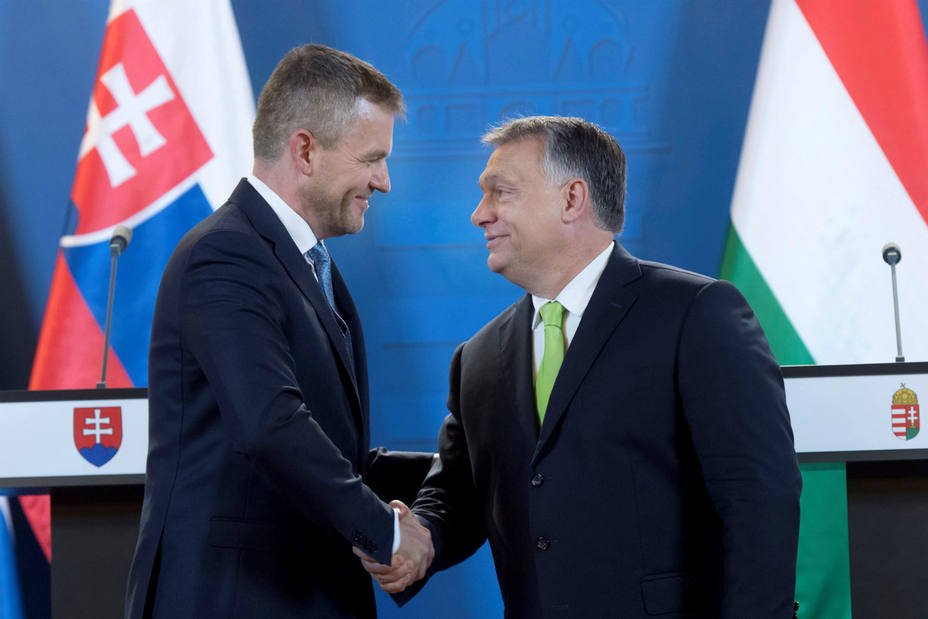 El primer ministro húngaro, Viktor Orban (d), y su homólogo eslovaco, Peter Pellegrini.