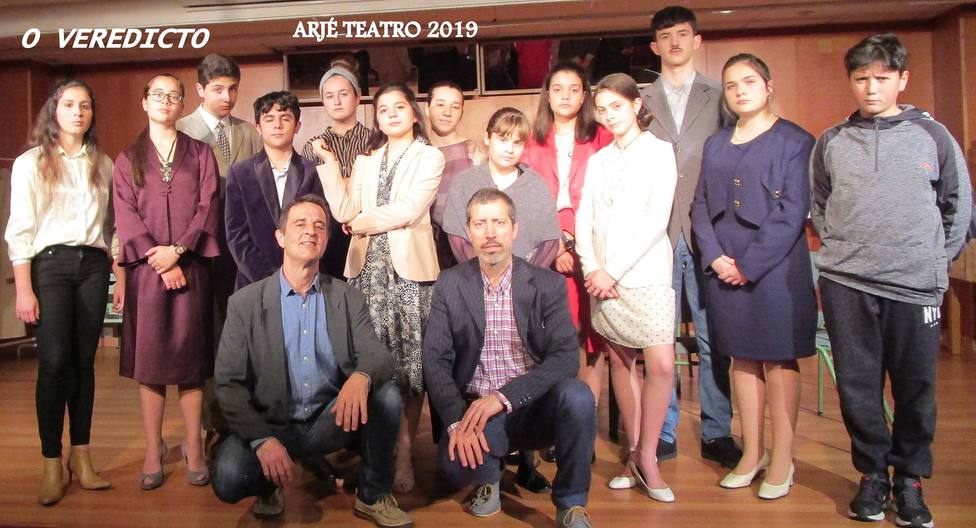 El grupo de teatro Arjé del IES de Pontedeume protagoniza la obra O veredicto