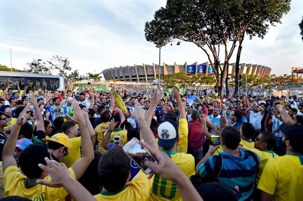 Así se preparan las aficiones antes del Brasil – Argentina