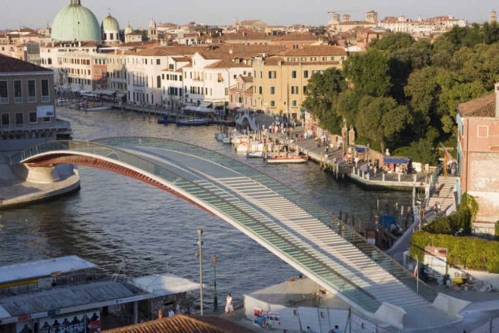 Italia multa a Calatrava por el aumento de costes de su puente en Venecia