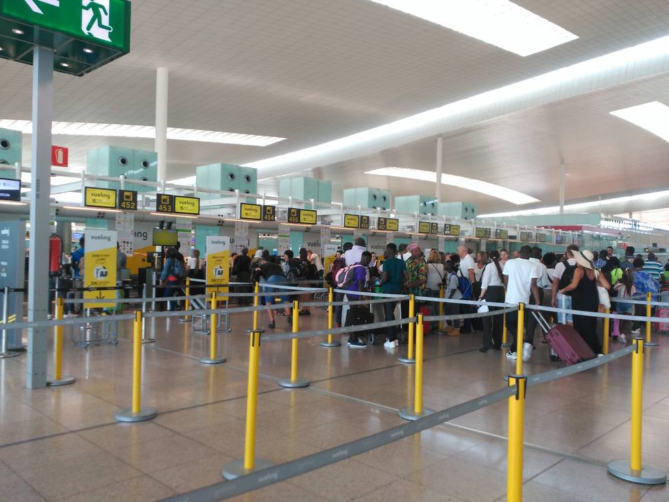 Normalidad en el Aeropuerto de Barcelona al inicio de la segunda jornada de huelgas simultáneas