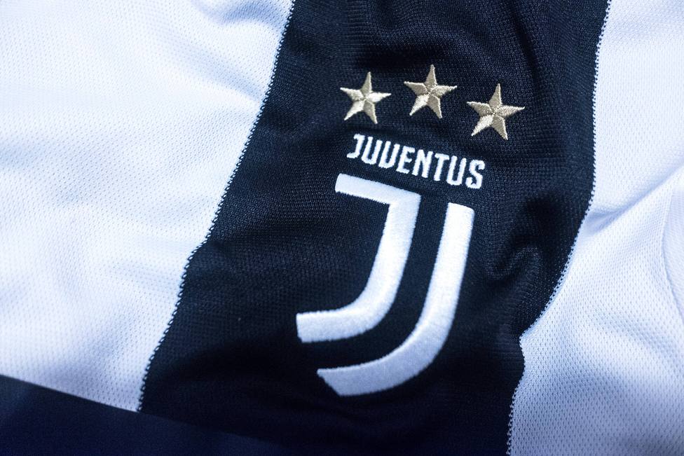 The New Juventus Logo Is Shown On The 2018-19 Season T-shirt
