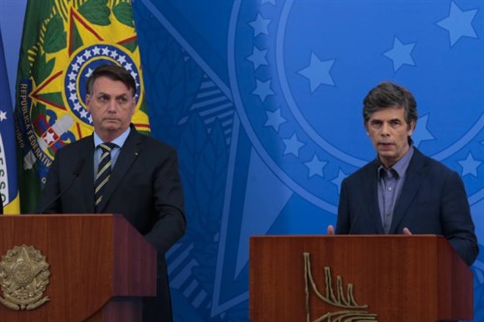 Bolsonaro insiste en reanudar la actividad y reabrir fronteras: Es un riesgo que corro