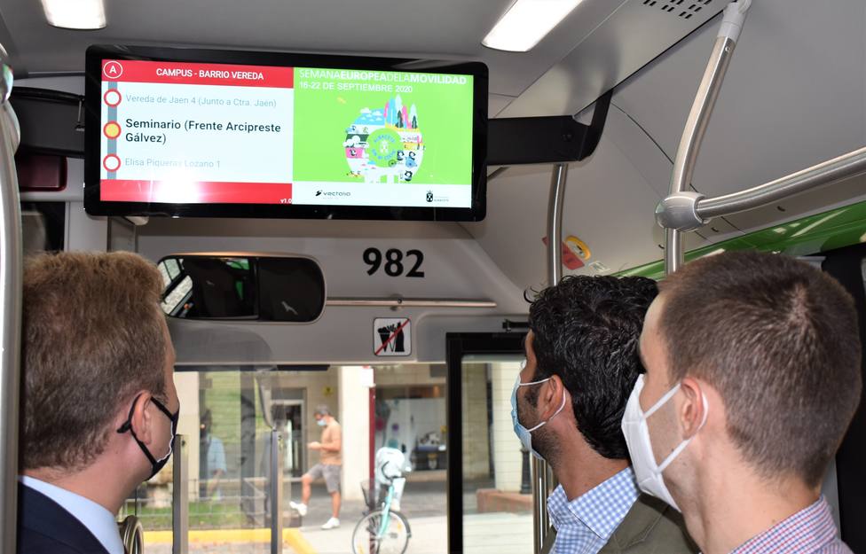 Nuevas pantallas en los autobuses de la capital