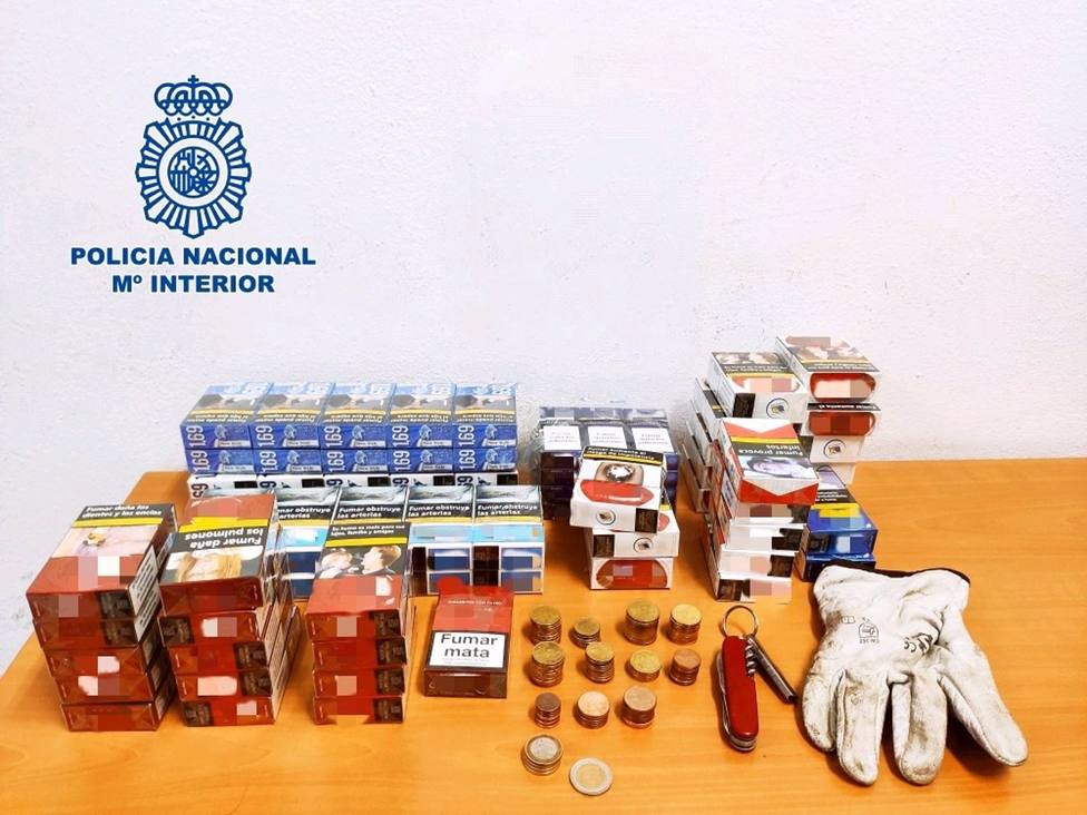 Sucesos.- Detenidos dos hombres por robar 77 cajetillas de tabaco en un quiosco en Santa Cruz de Tenerife
