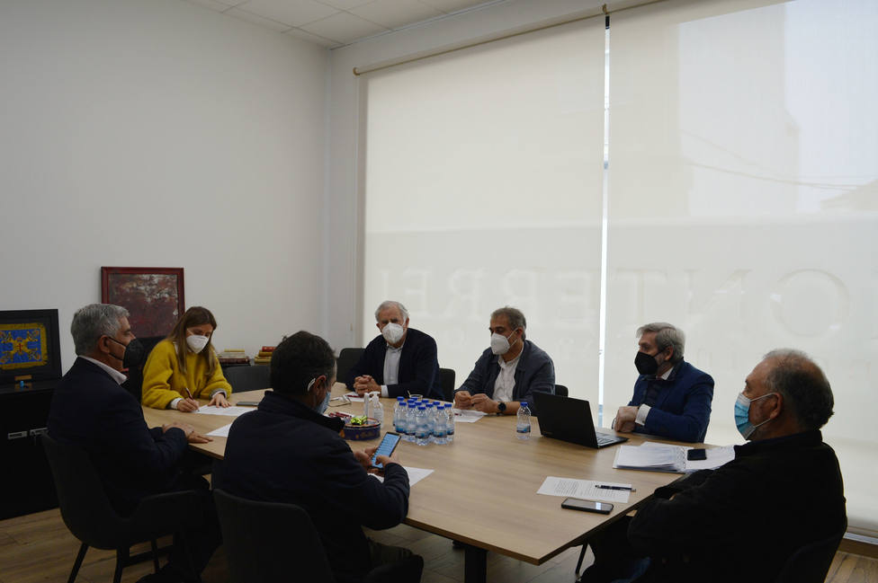 Un momento de la reunión celebrada en la sede del consello regulador de Monterrei