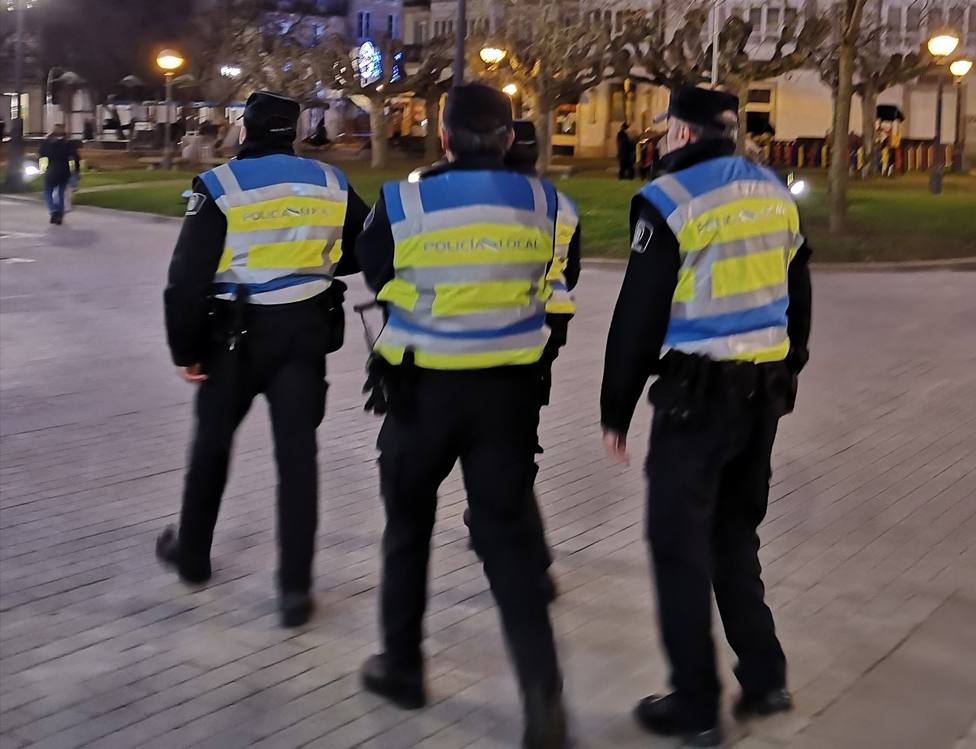 Cuatro policías locales en Campo Castelo