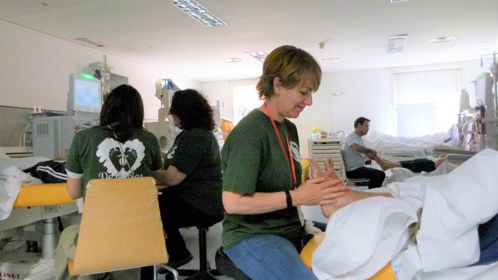 Los pacientes en hemodiálisis del Hospital Fundación Alcorcón mejoran su experiencia con actividades complementarias durante su tratamiento