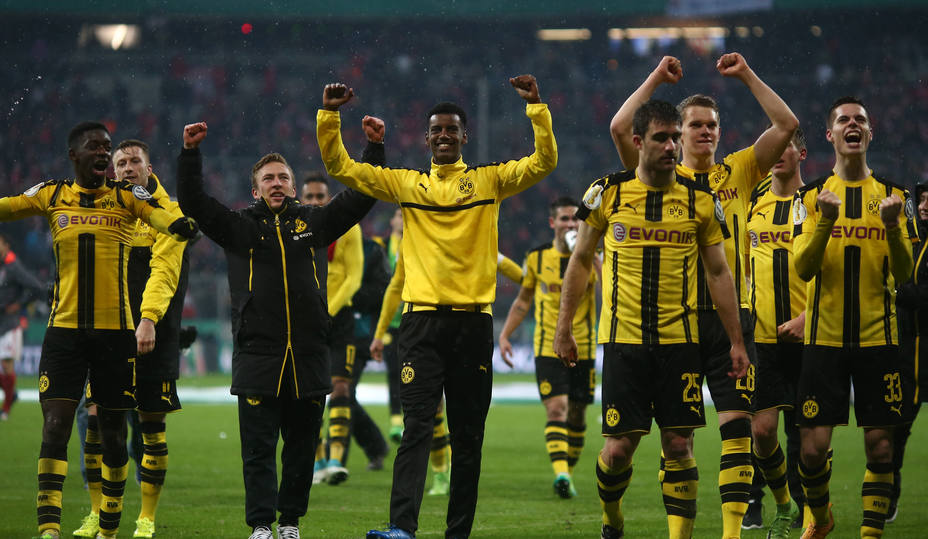 Los jugadores del Dortmund celebran el pase a la final de la Copa de Alemania.