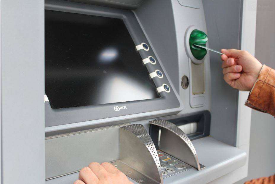 Cajero automático - Multa a cuatro bancos de España