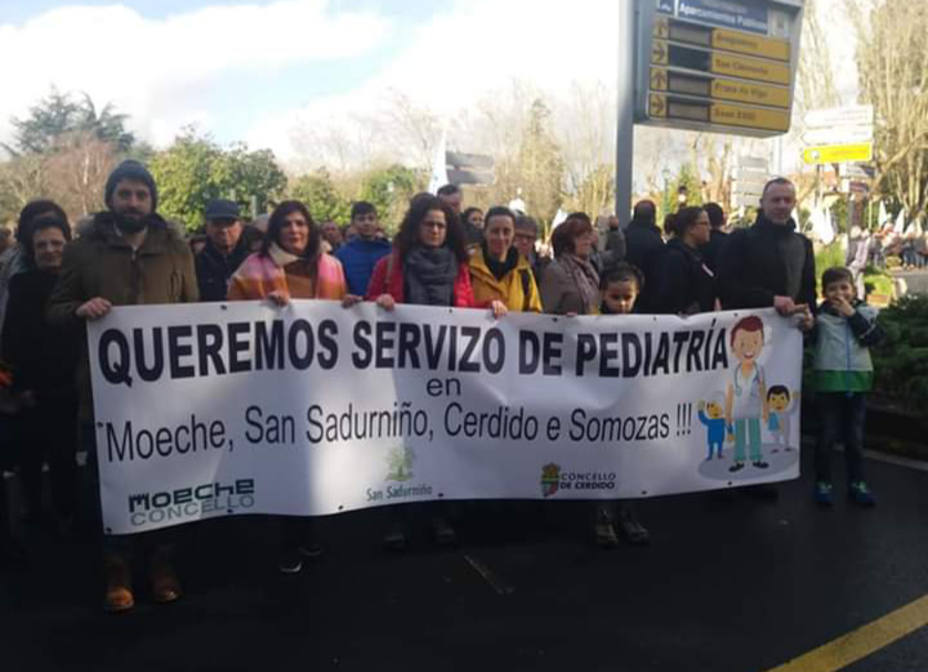 Vecinos de los municipios que han perdido el servicio de pediatra en Santiago