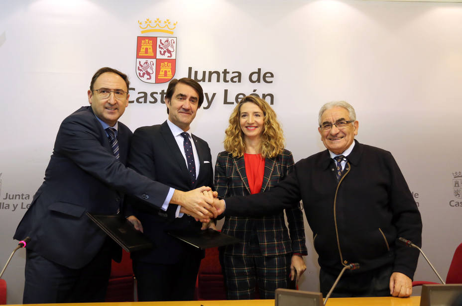 Pedro Puente (derecha), junto a dos consejeros de la Junta de Castilla y León y el presidente de la FRMP