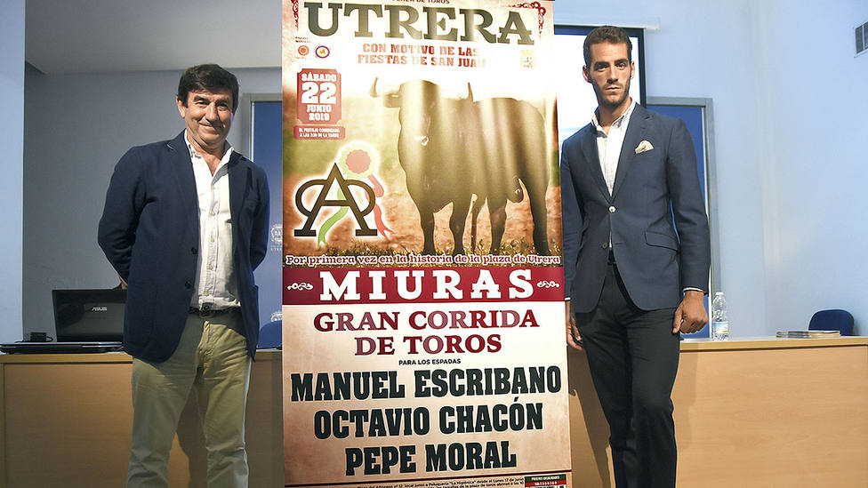 El empresario Carmelo García y el diestro Pepe Moral en la presentación del cartel de Utrera